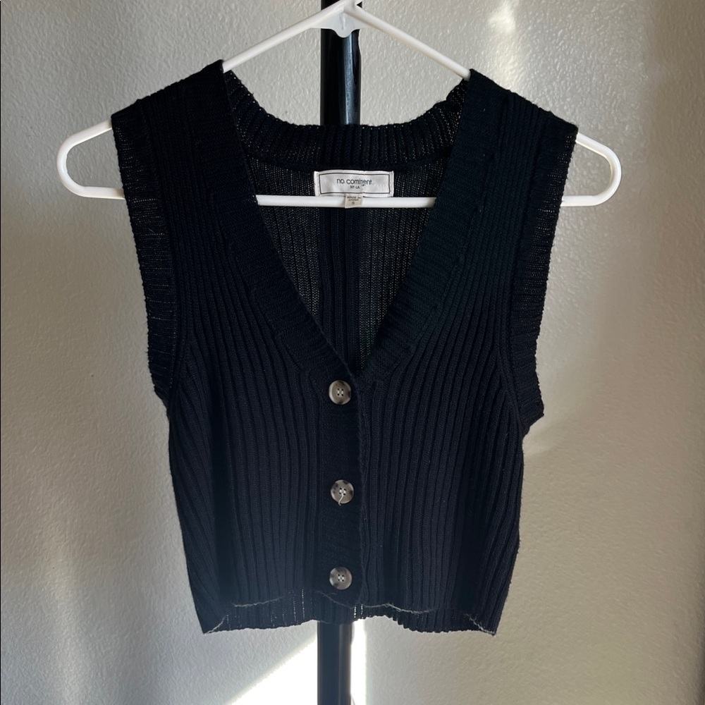 Chic Black Button-Up Crop Vest Top